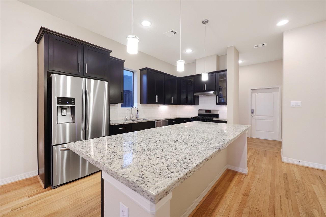 6602 Eureka St - Photo 7 of 29