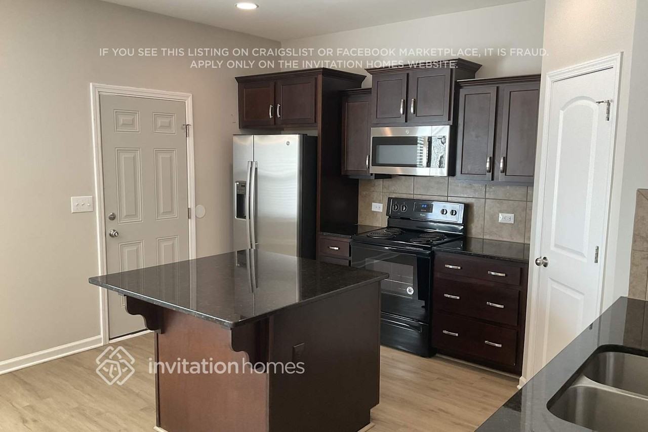 4902 Staffordshire Ln - Photo 6 of 15