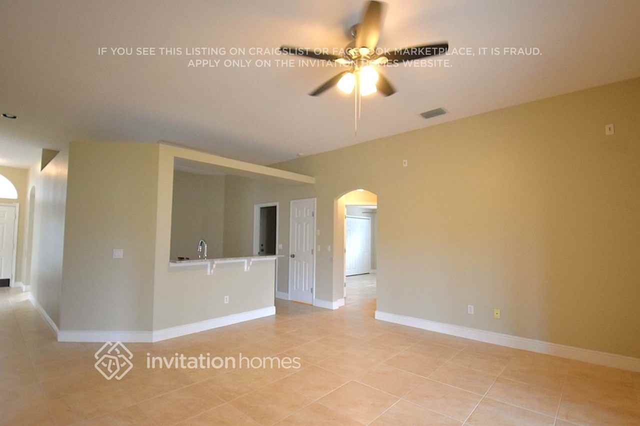 2810 Whistler St - Photo 2 of 12