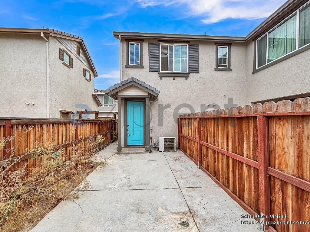 226 E Tuso Ranch Rd - Photo 2 of 13