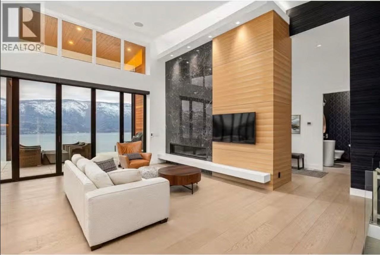 4 Bed, 4Bath Luxury Furnished Lakeview Home in McKinley Beach - Photo 2 of 27