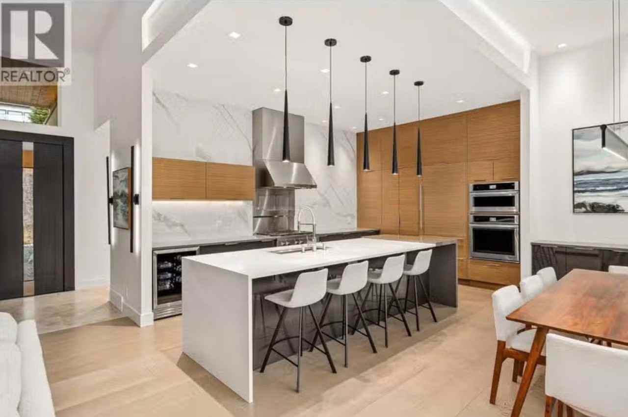 4 Bed, 4Bath Luxury Furnished Lakeview Home in McKinley Beach - Photo 3 of 27