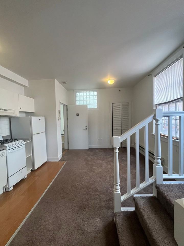 330 S Juniper St - Photo 3 of 9