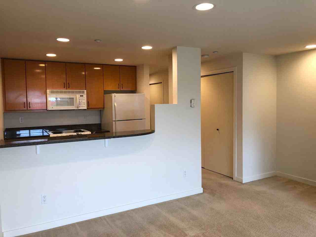 Mercer Manor Apartments - Photo 2 of 15