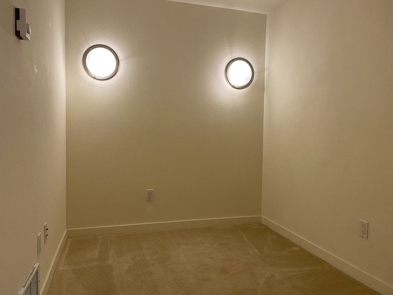 Mercer Manor Apartments - Photo 7 of 29