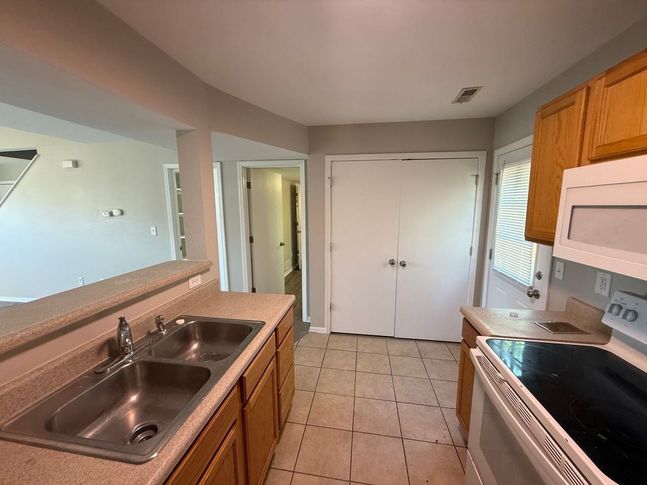 1407 Greensboro Dr - Photo 7 of 31