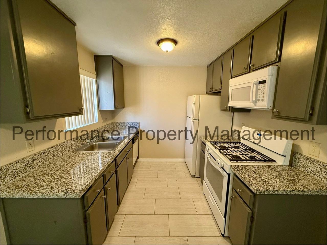 840 East Ridgecrest Boulevard #07 - Photo 4 of 12