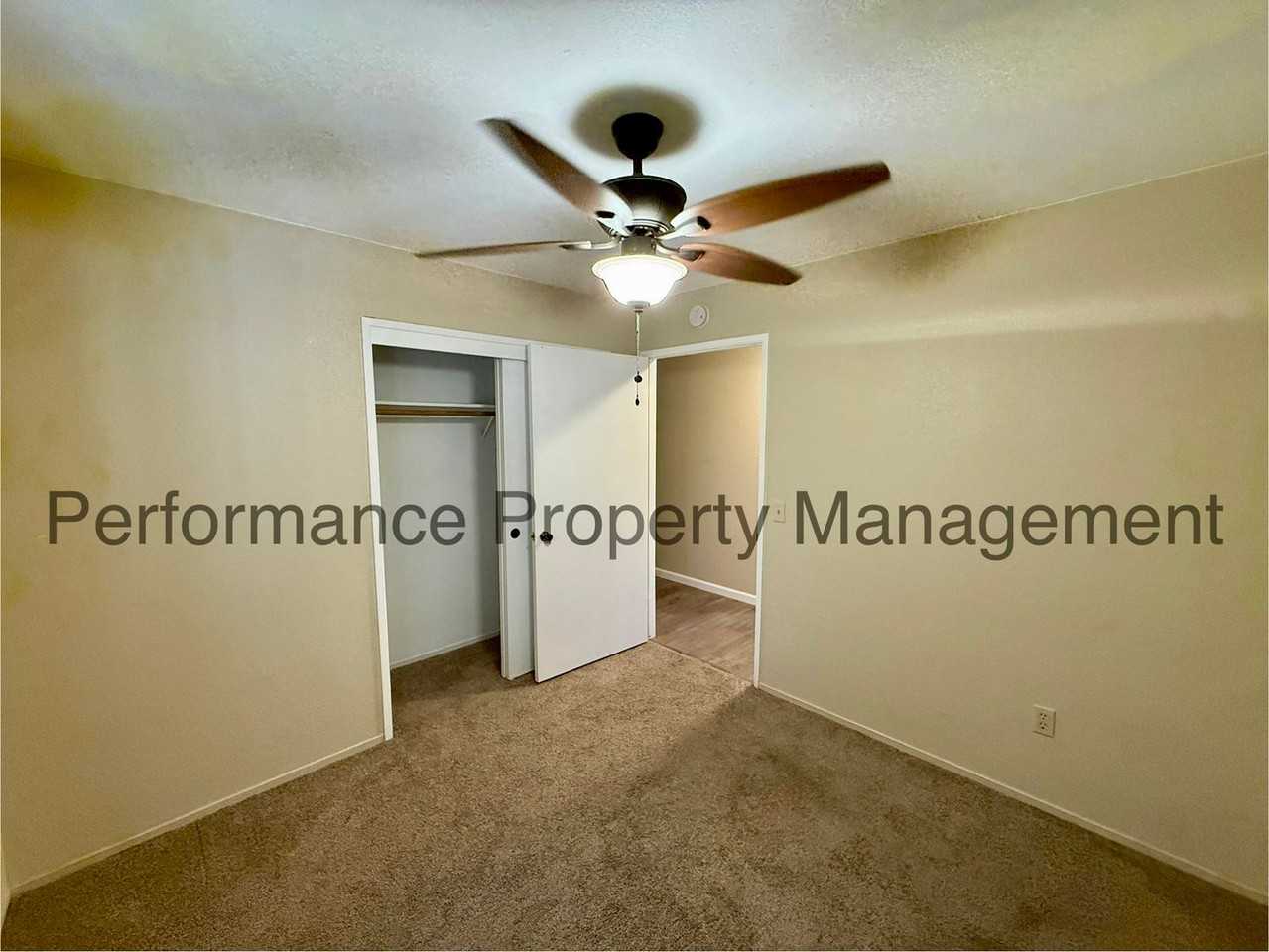 840 East Ridgecrest Boulevard #07 - Photo 6 of 12