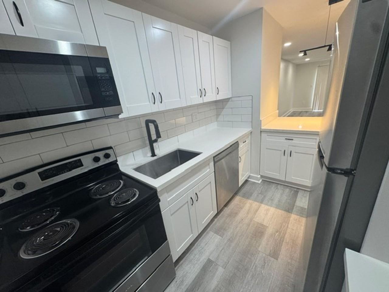 Allaire - Photo 4 of 44