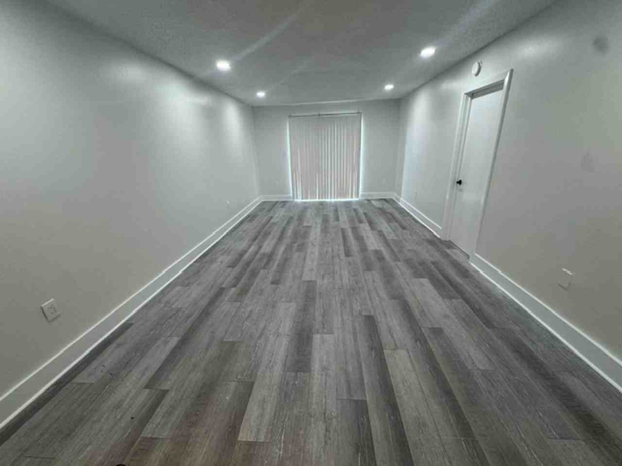 Allaire - Photo 5 of 44