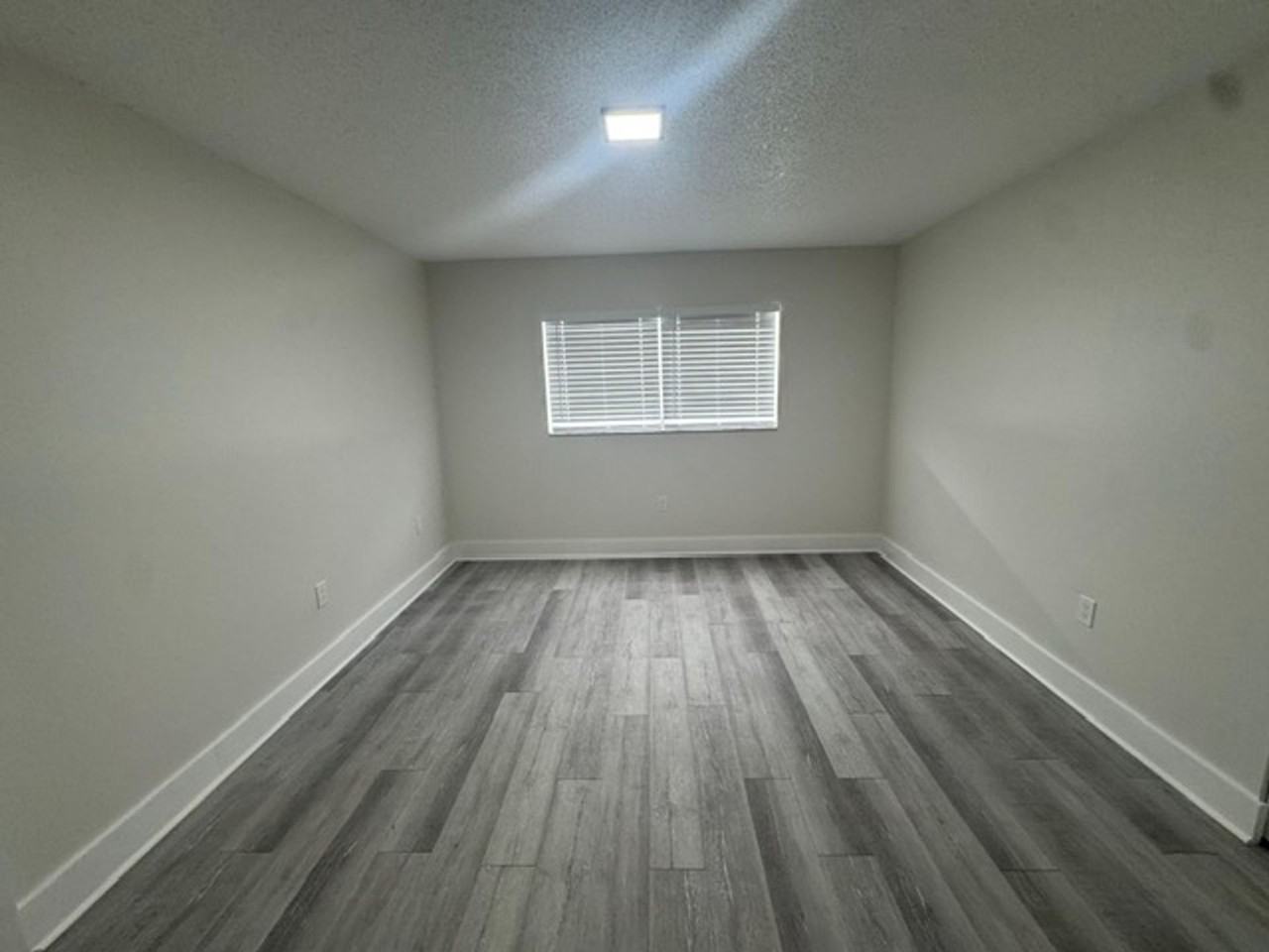 Allaire - Photo 6 of 44