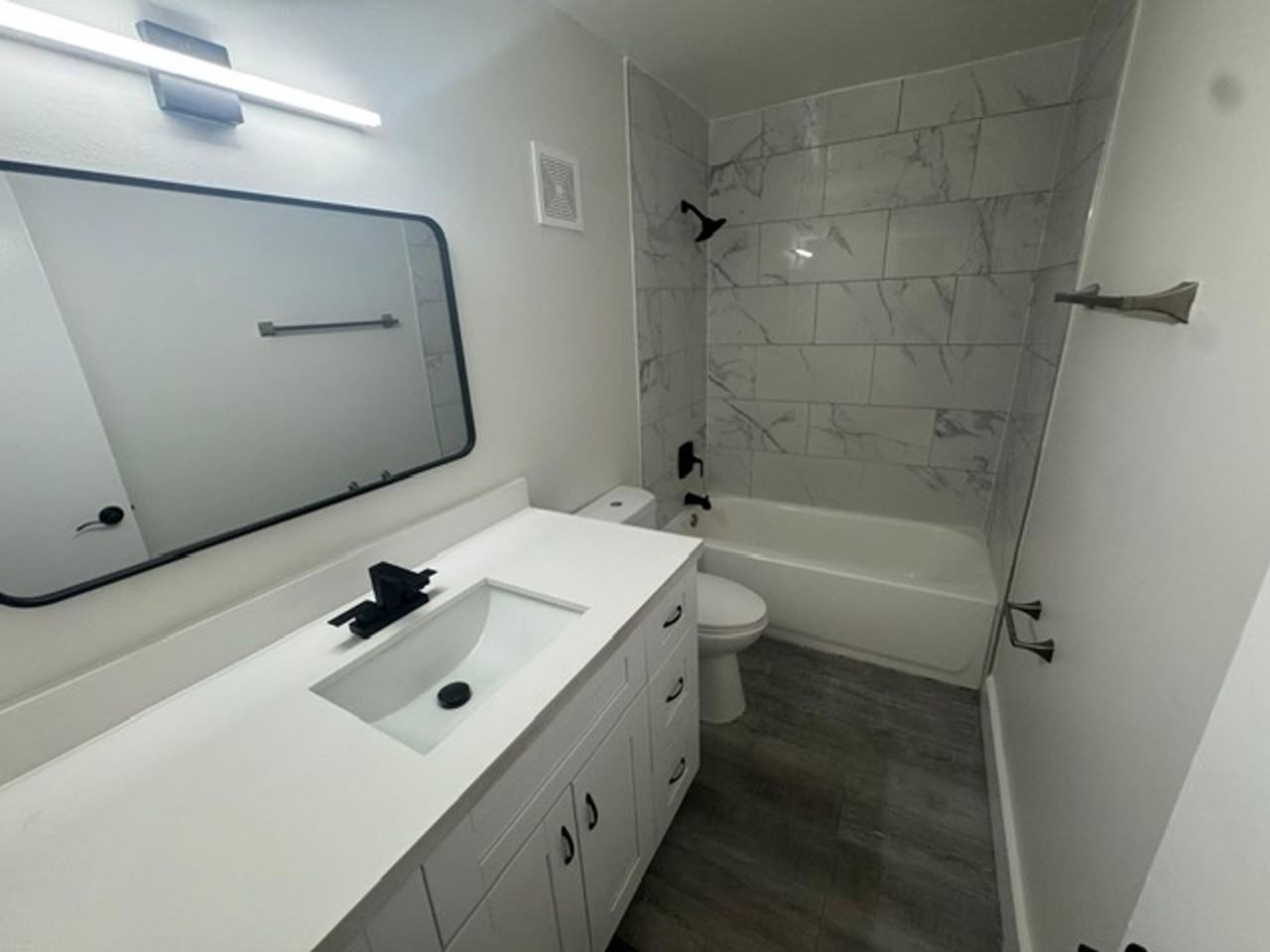 Allaire - Photo 7 of 44