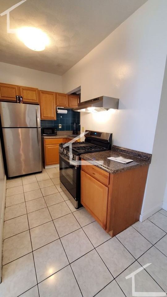 455 Cambridge St - Photo 2 of 9