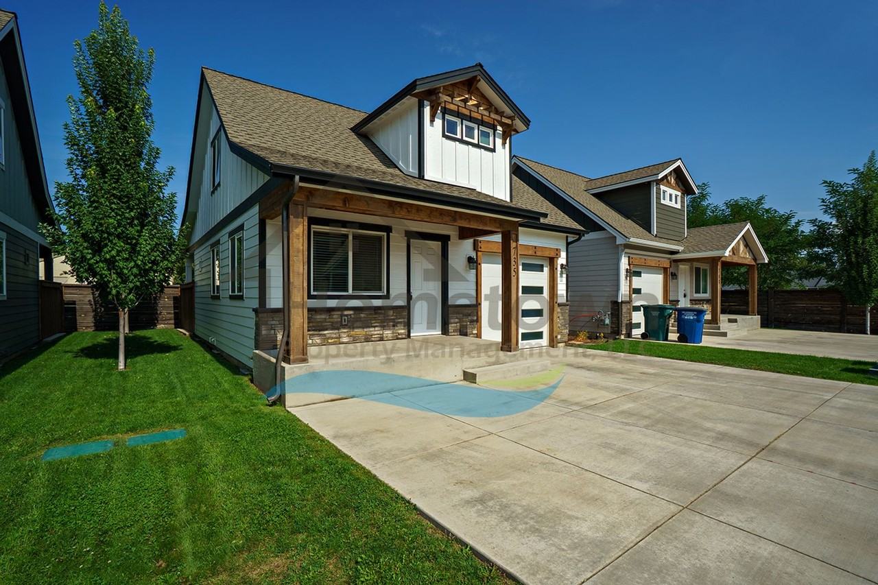 735 E Alaina Ave - Photo 2 of 32