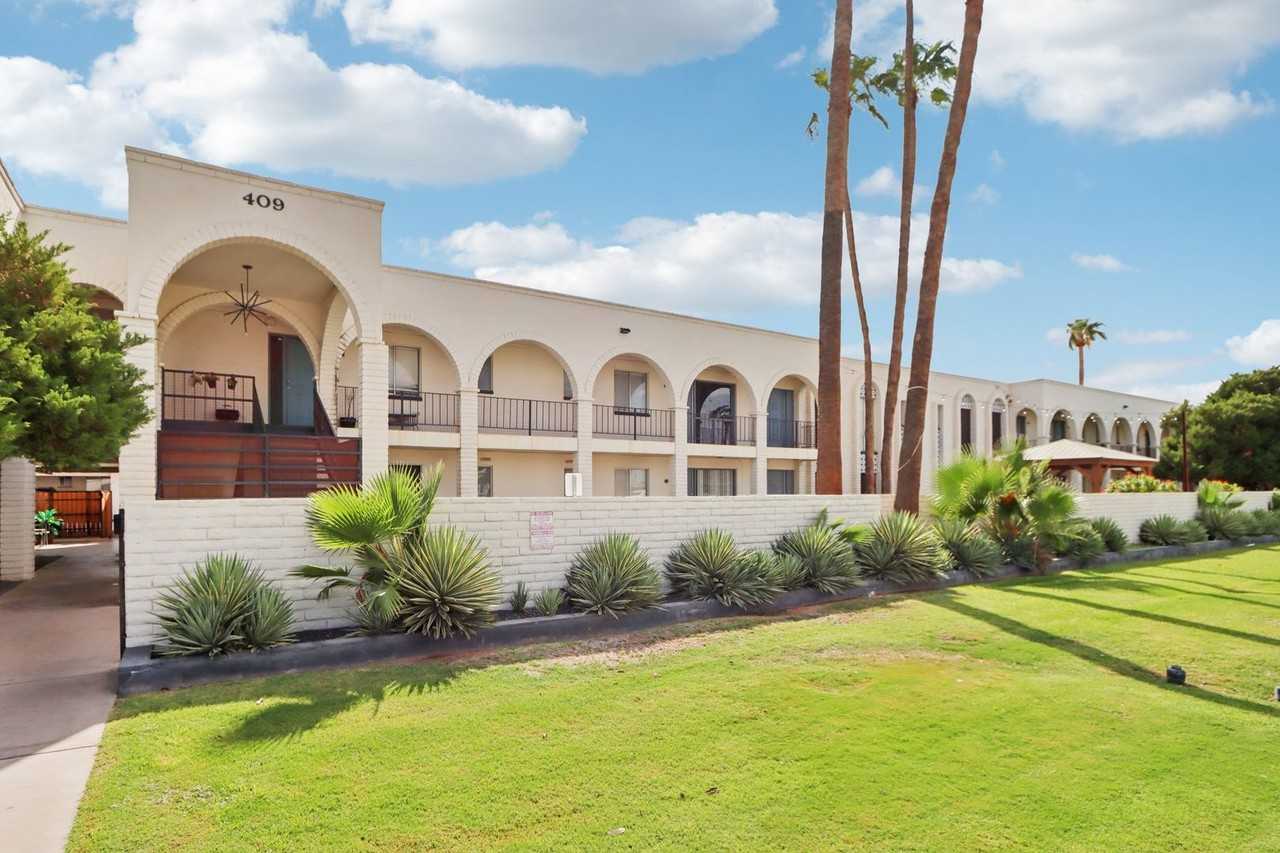 First Month Free! Beautiful East Mesa Apartment - Photo 2 of 32