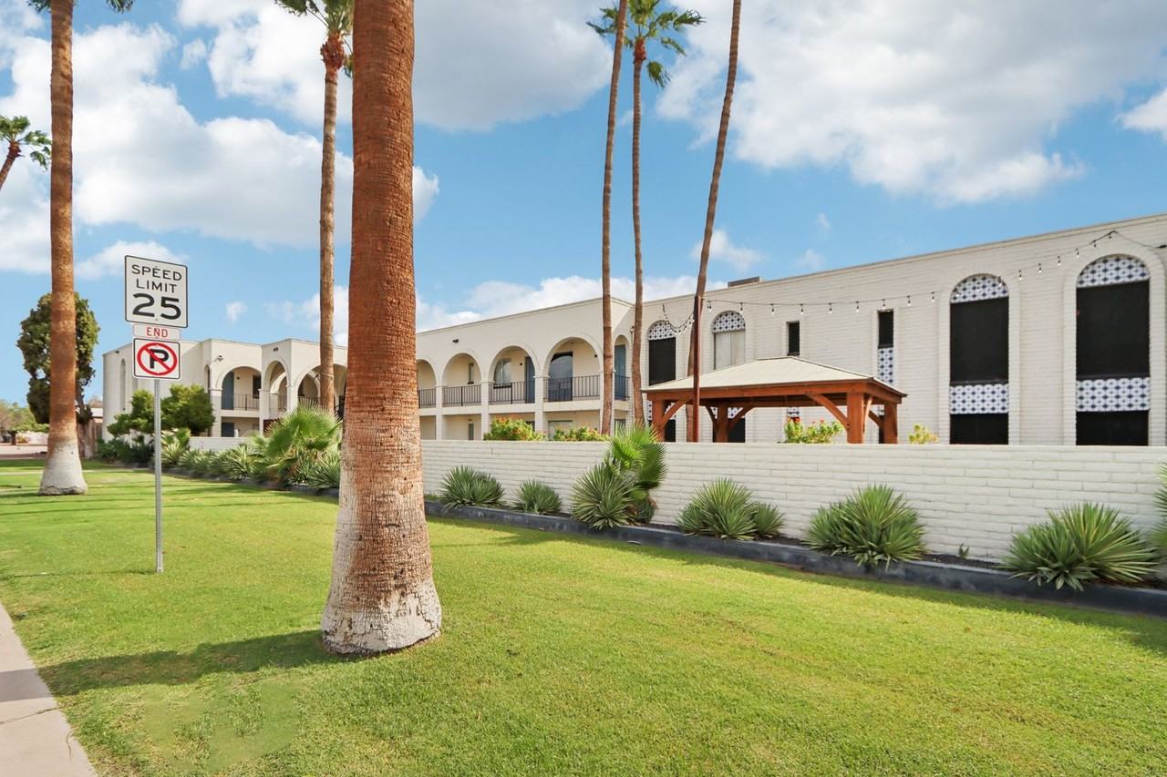 First Month Free! Beautiful East Mesa Apartment - Photo 3 of 32