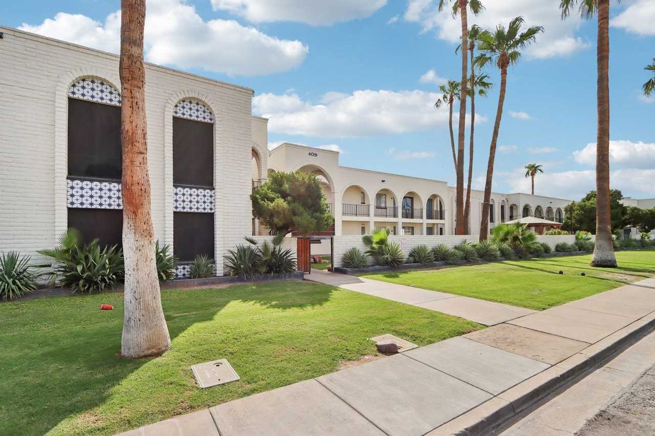 First Month Free! Beautiful East Mesa Apartment - Photo 5 of 32