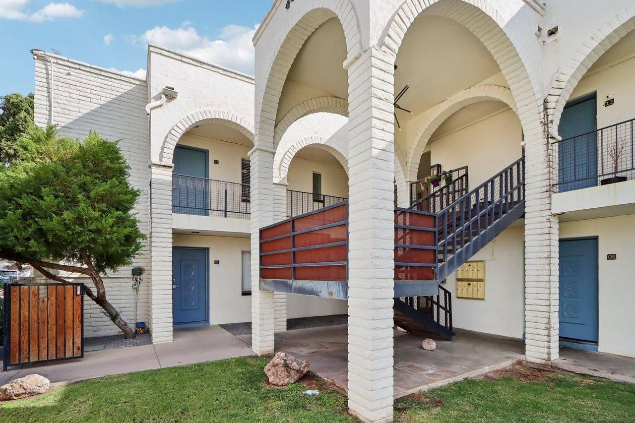 First Month Free! Beautiful East Mesa Apartment - Photo 7 of 32