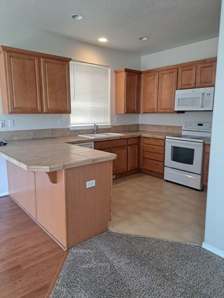 3399 Se Yellowbird Ave - Photo 6 of 20