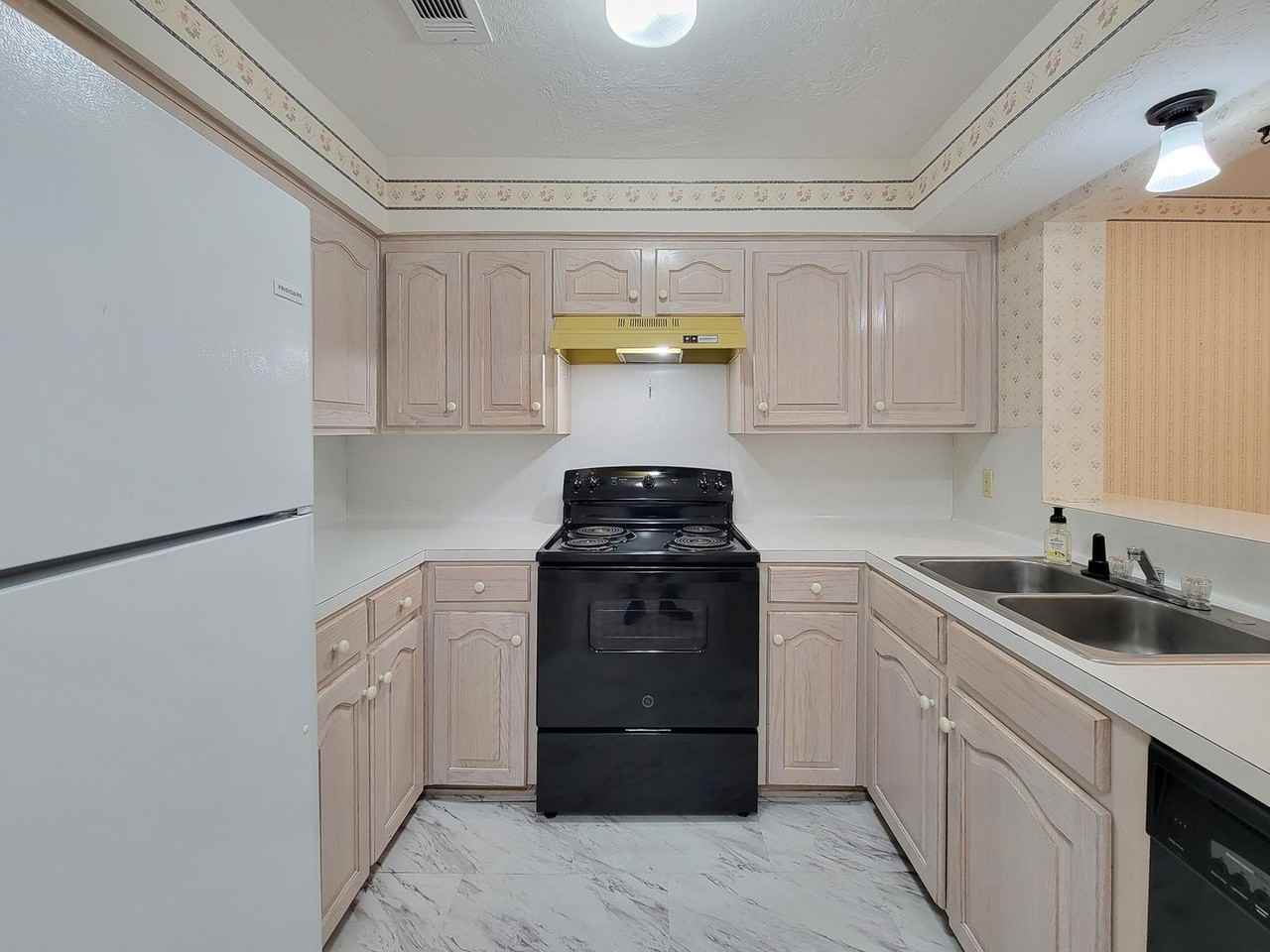 1815 Country Village Blvd - Photo 3 of 36