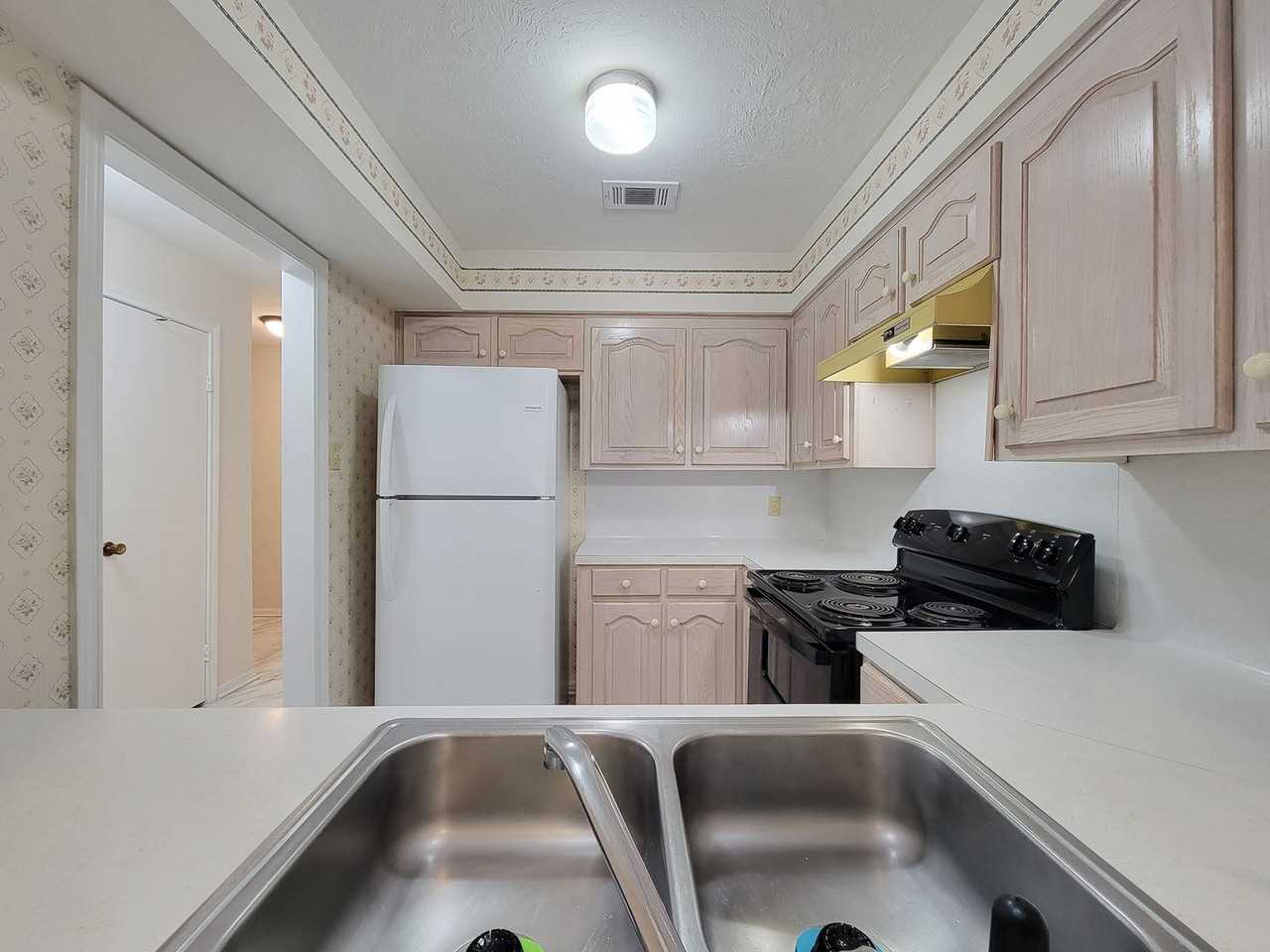 1815 Country Village Blvd - Photo 4 of 36