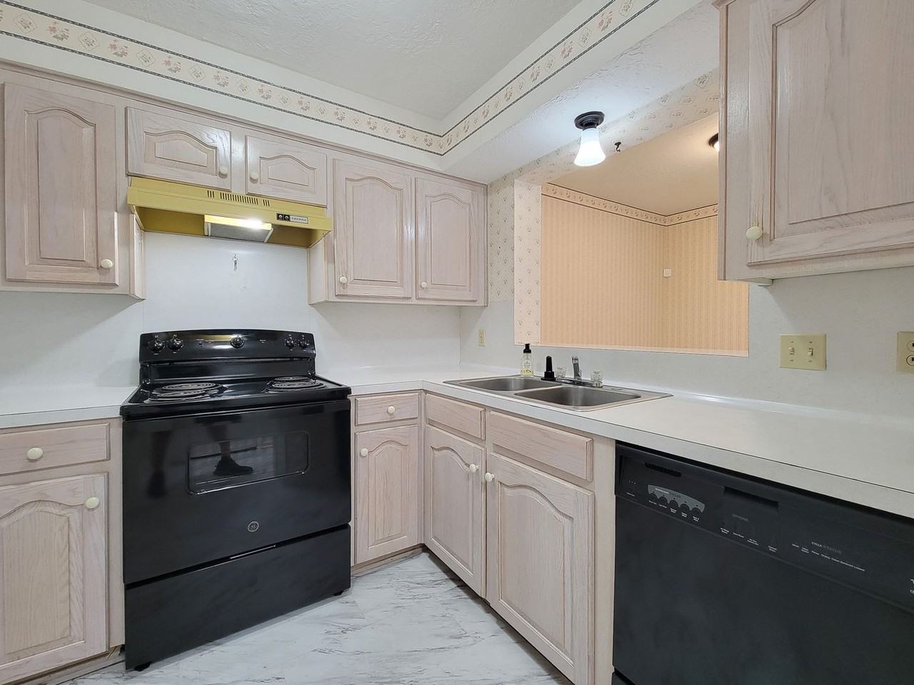 1815 Country Village Blvd - Photo 5 of 36