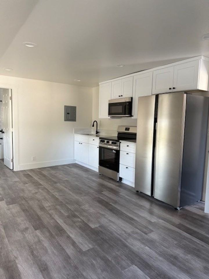 250-Edgewater 7-Plex - Photo 2 of 5