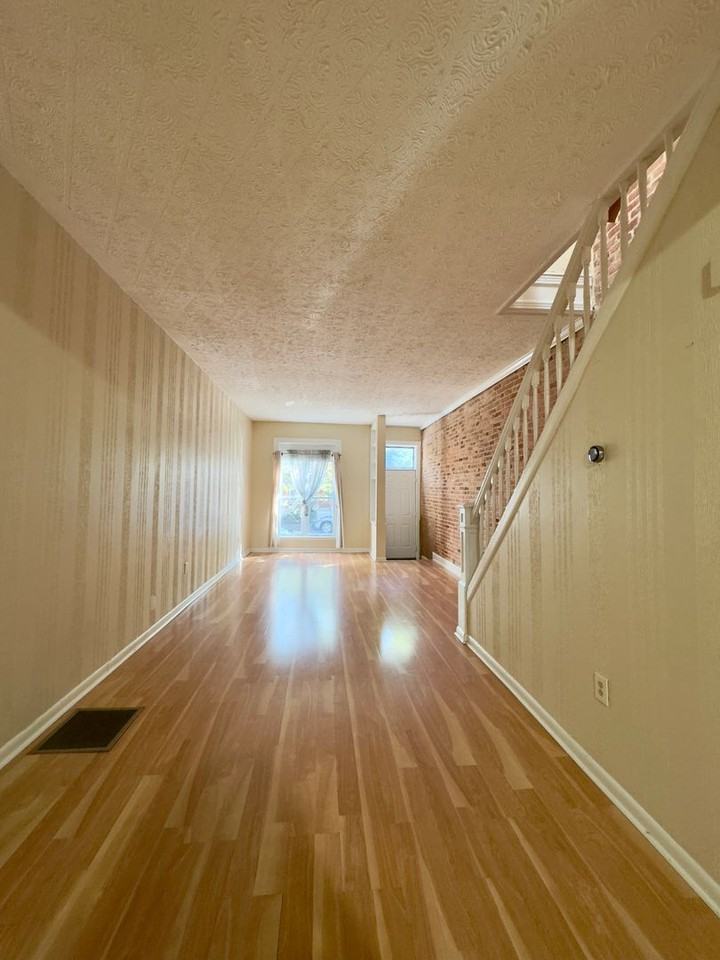 22 N East Ave - Photo 3 of 18
