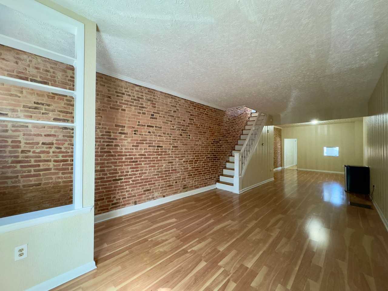22 N East Ave - Photo 4 of 18