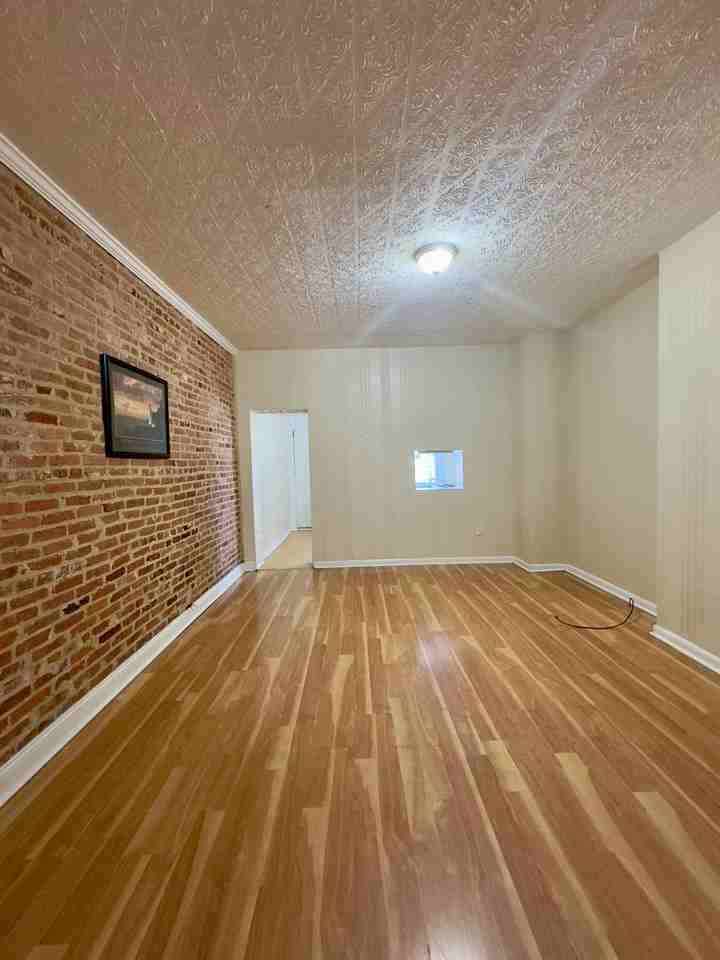 22 N East Ave - Photo 5 of 18