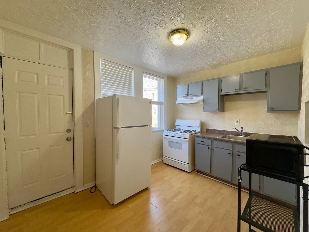 22 N East Ave - Photo 6 of 18