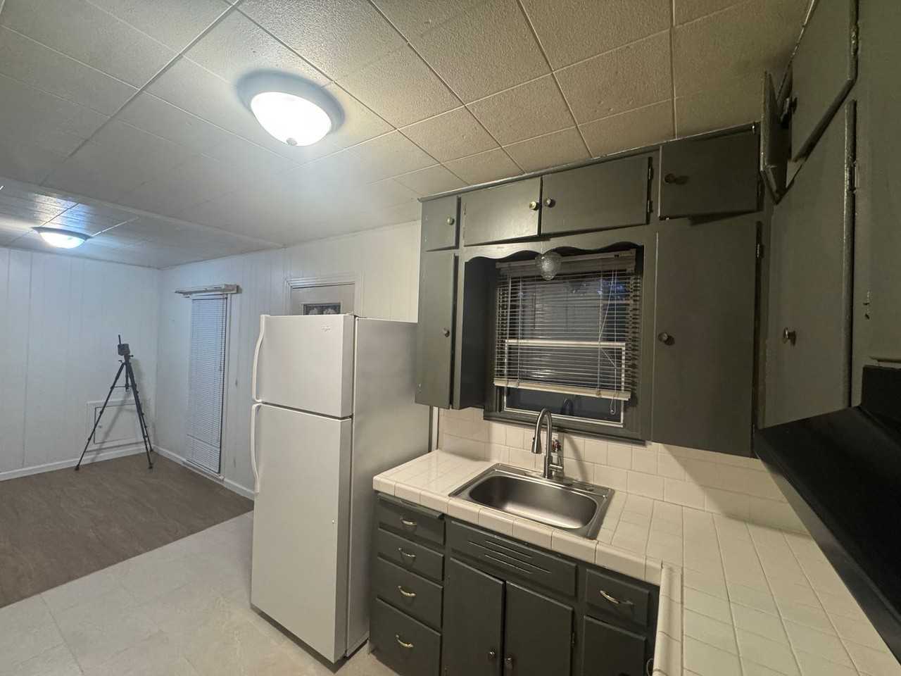 2811 W Avenue H - Photo 6 of 14