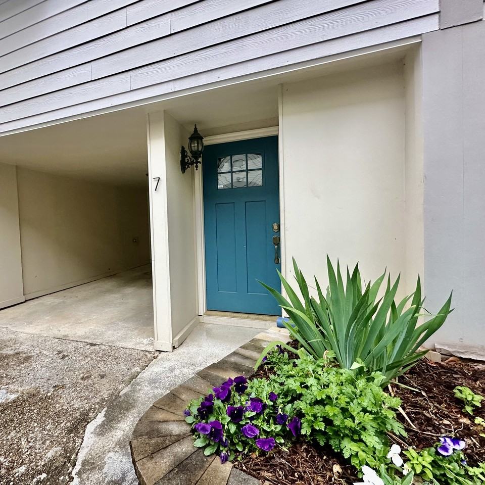 835 Glendale Ter Ne #7 - Photo 3 of 16