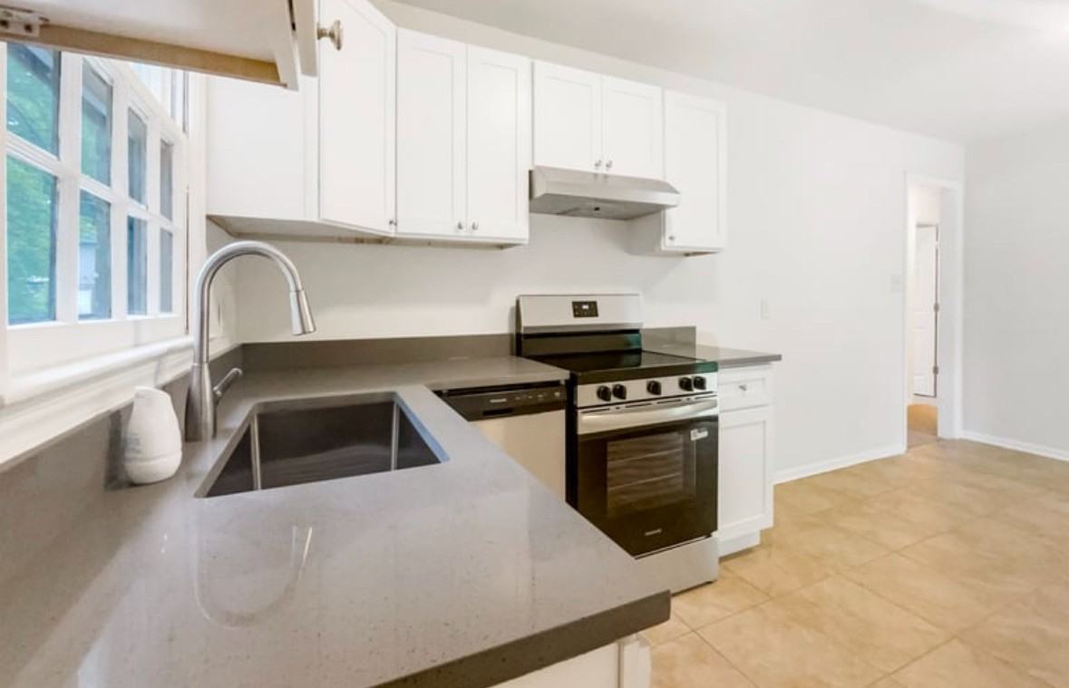 1606 Woodbriar Ave #102 - Photo 2 of 5