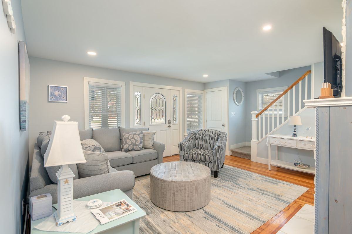 1073 Post Rd - Photo 4 of 23