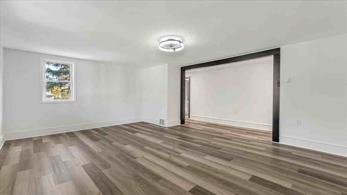 960 Main St - Photo 2 of 24