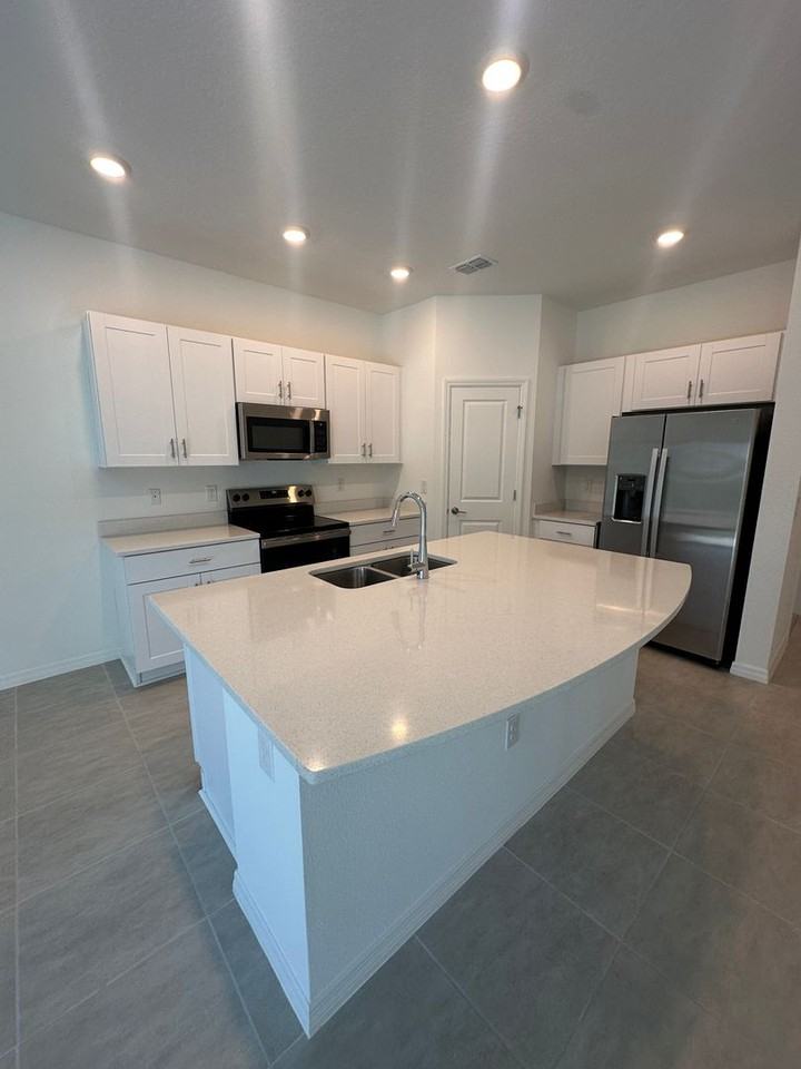 180 River Front Way - Photo 2 of 13