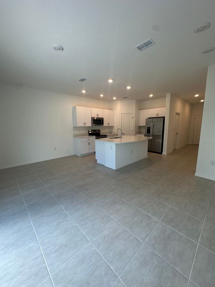 180 River Front Way - Photo 4 of 13