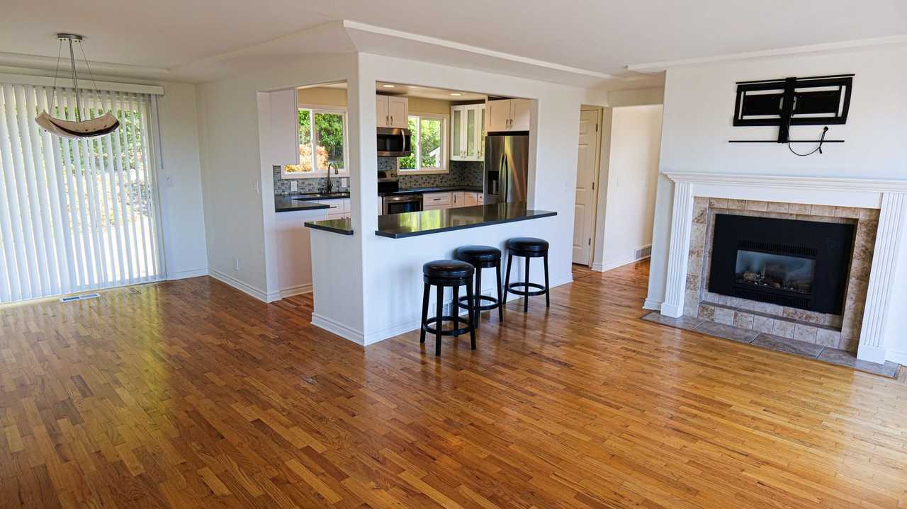 849 Poplar Way - Photo 5 of 27