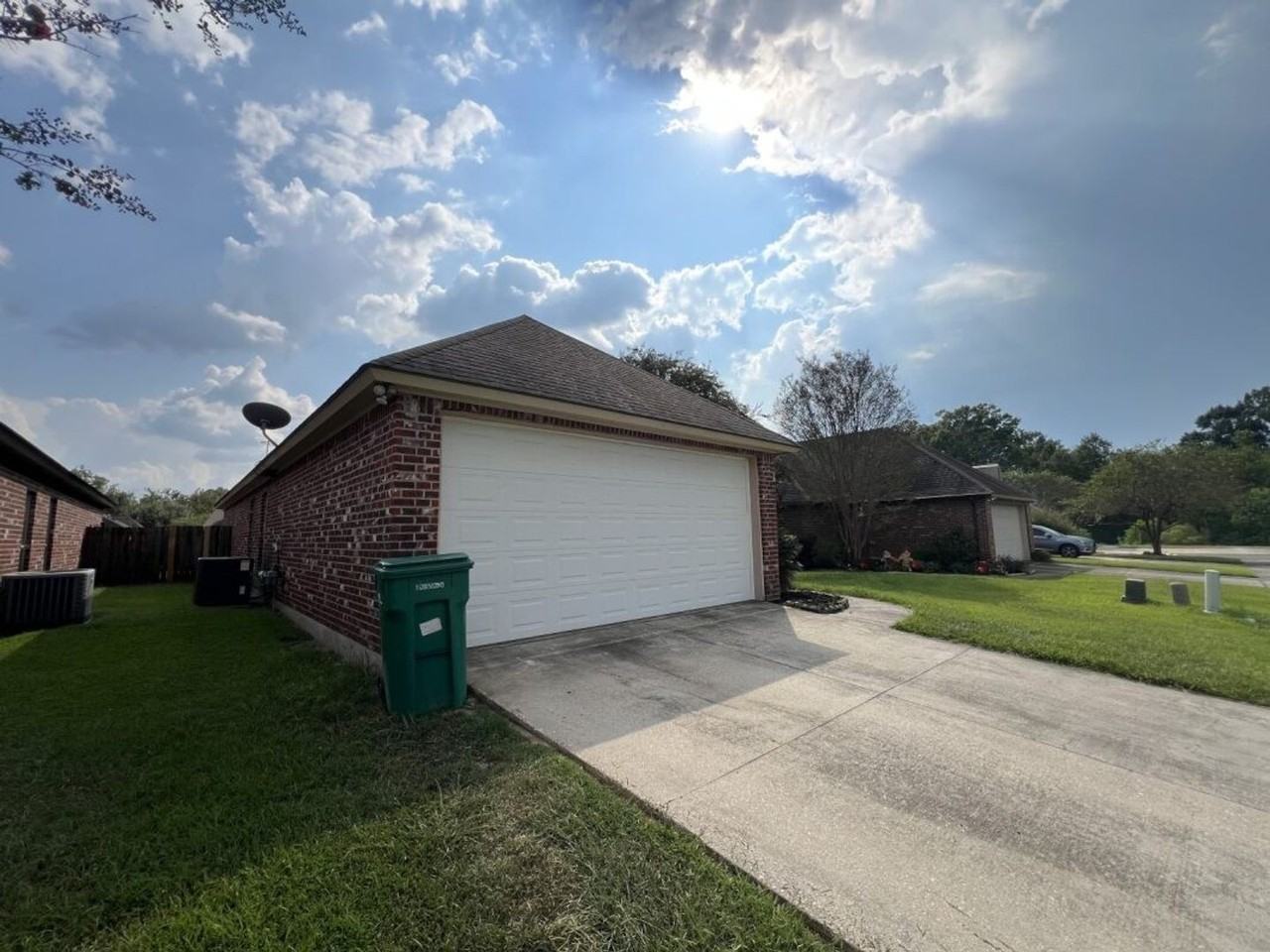 2568 Middle Towne Road - Photo 2 of 39