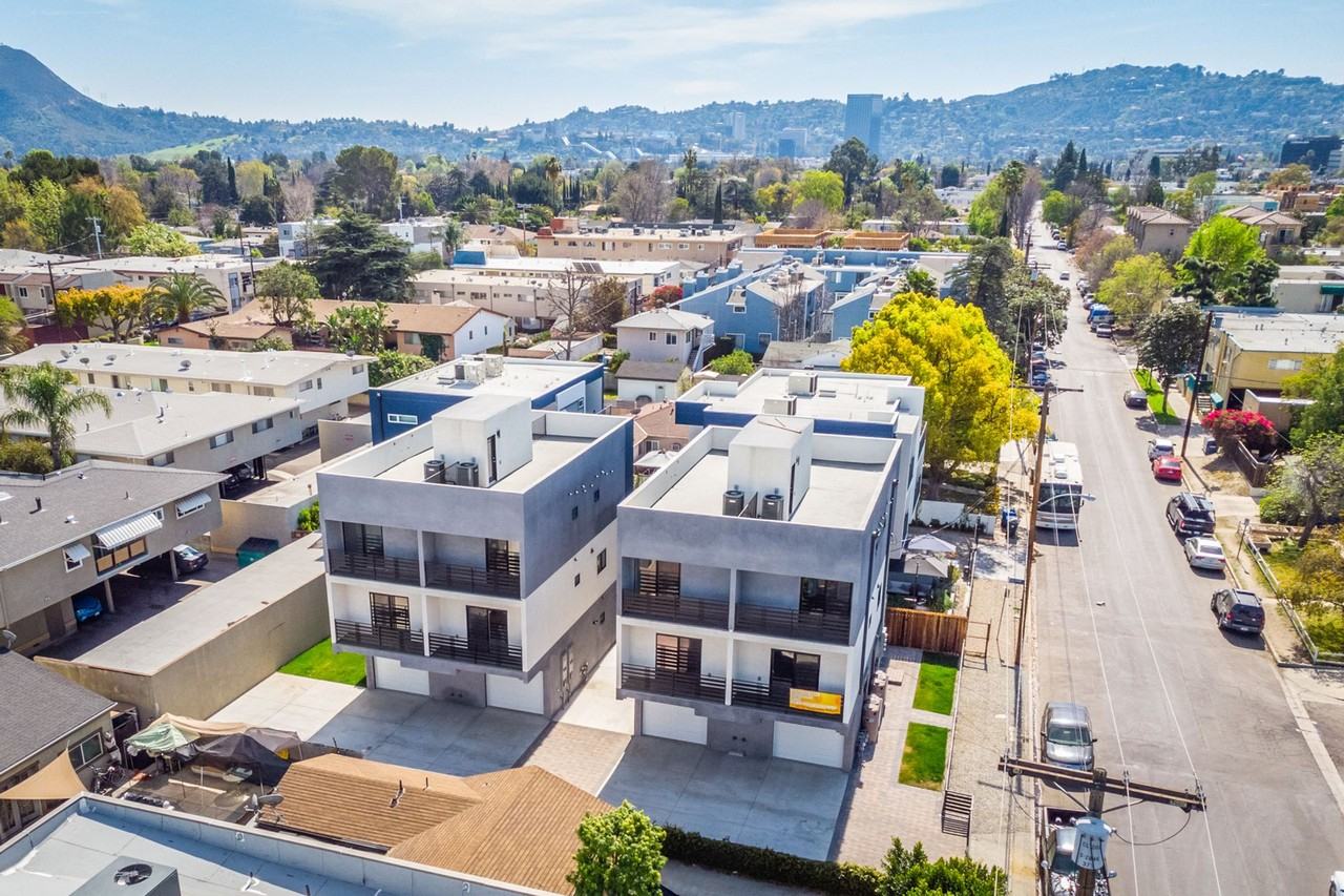 5132 Riverton Ave - Photo 4 of 7