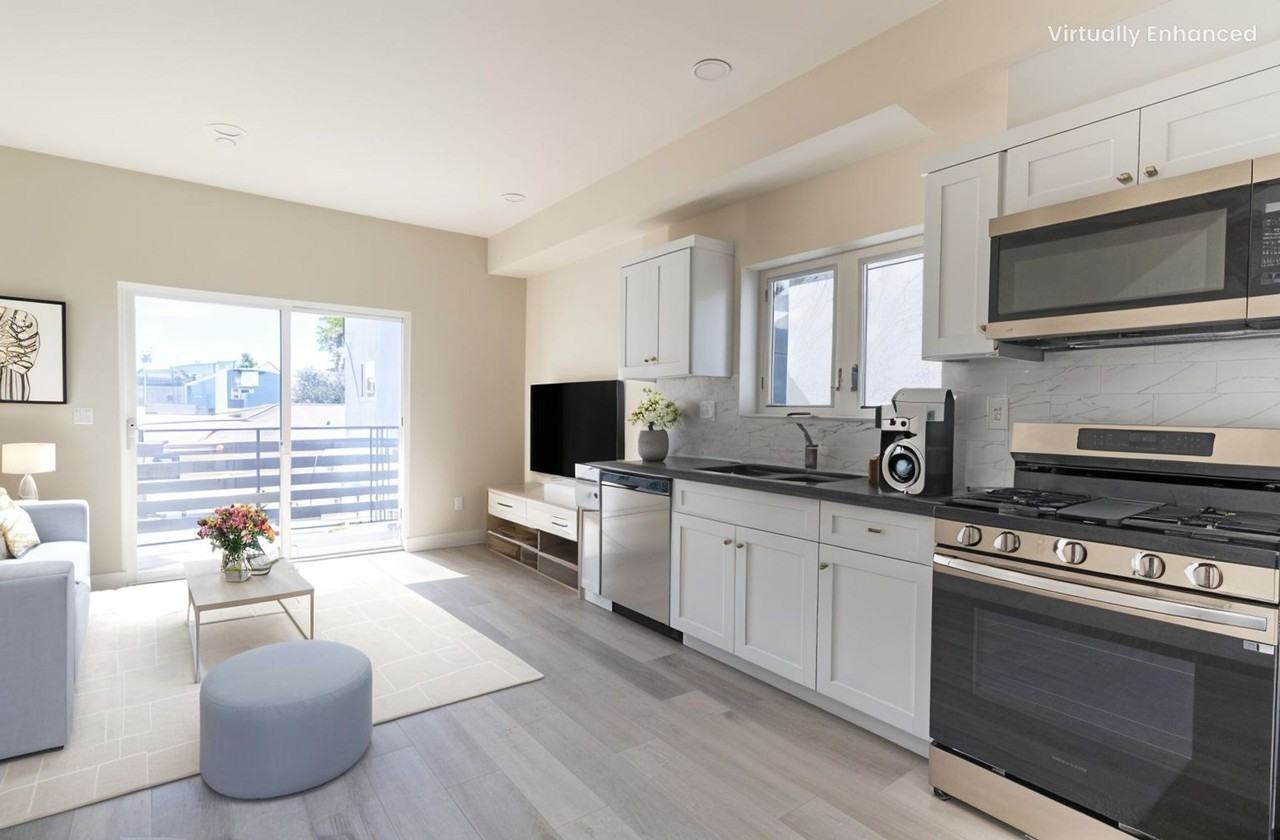 5132 Riverton Ave - Photo 2 of 7