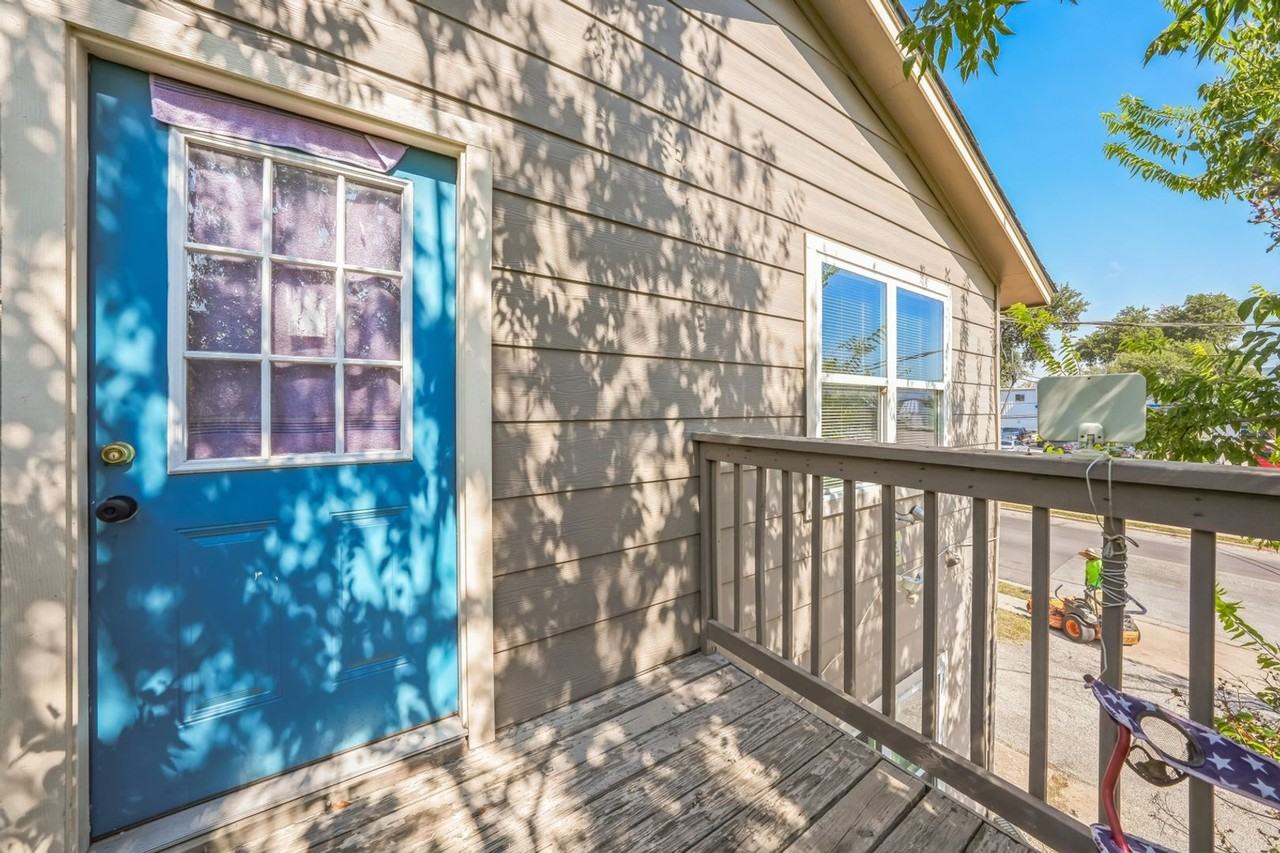 933 Park Plaza - Photo 6 of 30