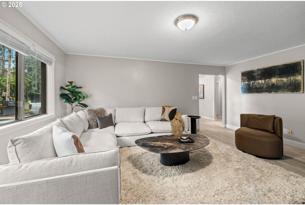 6401 Mcewan Rd - Photo 4 of 16