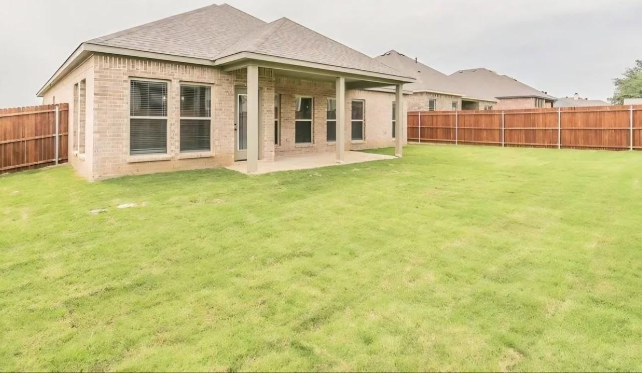 214 Navajo Trl - Photo 3 of 12