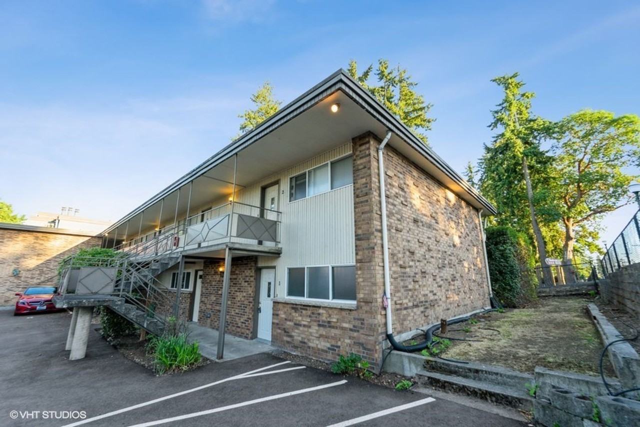 Van Lloyd Apartments - Photo 2 of 16