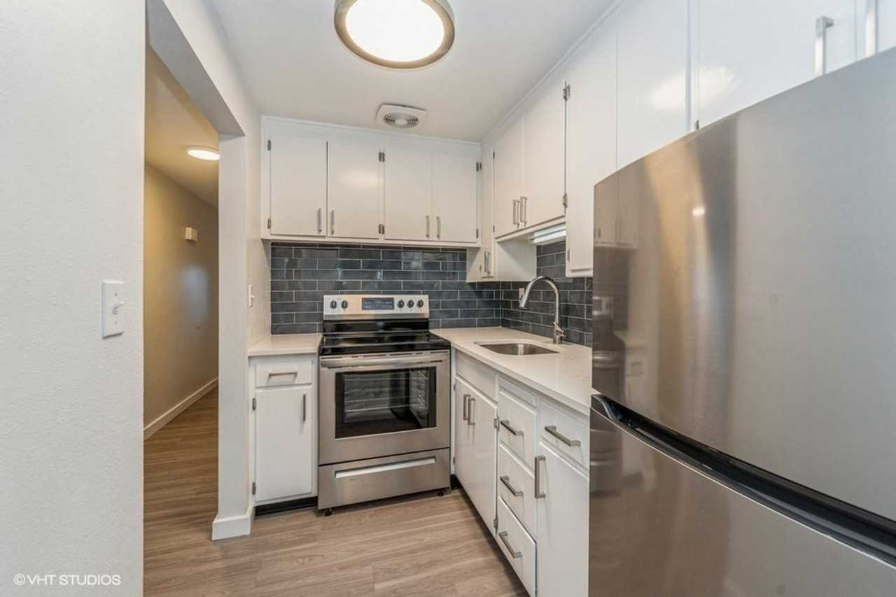 Van Lloyd Apartments - Photo 4 of 16