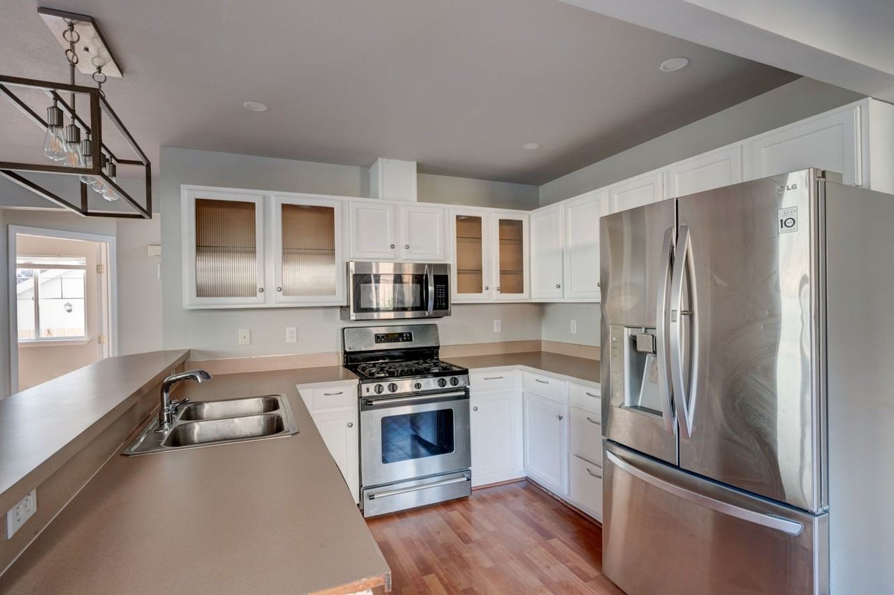 1079 Ne Cordero Pl - Photo 2 of 20