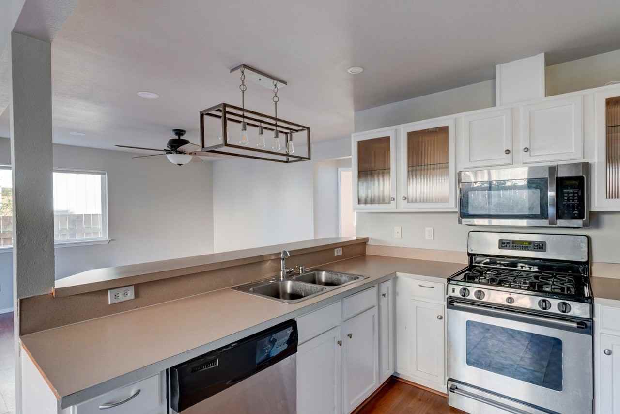 1079 Ne Cordero Pl - Photo 3 of 20