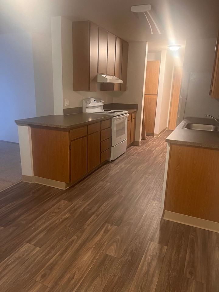 Lakeview Court Apartments - Photo 4 of 8